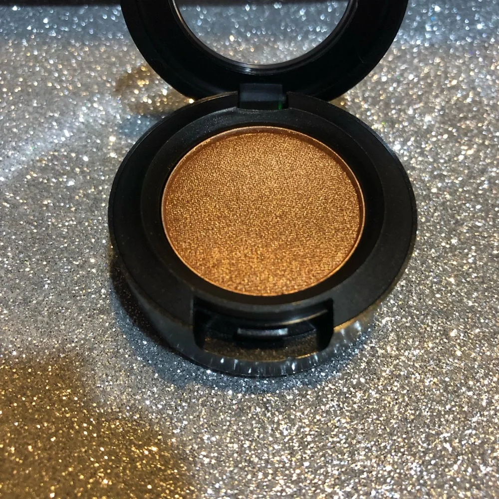 BNIB! MAC Eyeshadow single in Amber Lights Frost